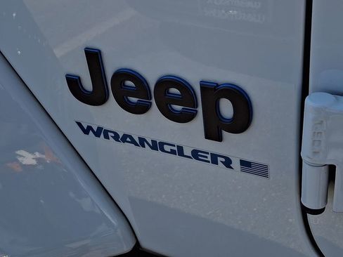 Used 2024 Jeep Wrangler Unlimited Rubicon 4xe AWD/4WD image 32