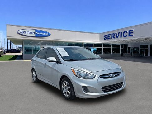 Used 2015 Hyundai Accent GLS FWD image 2