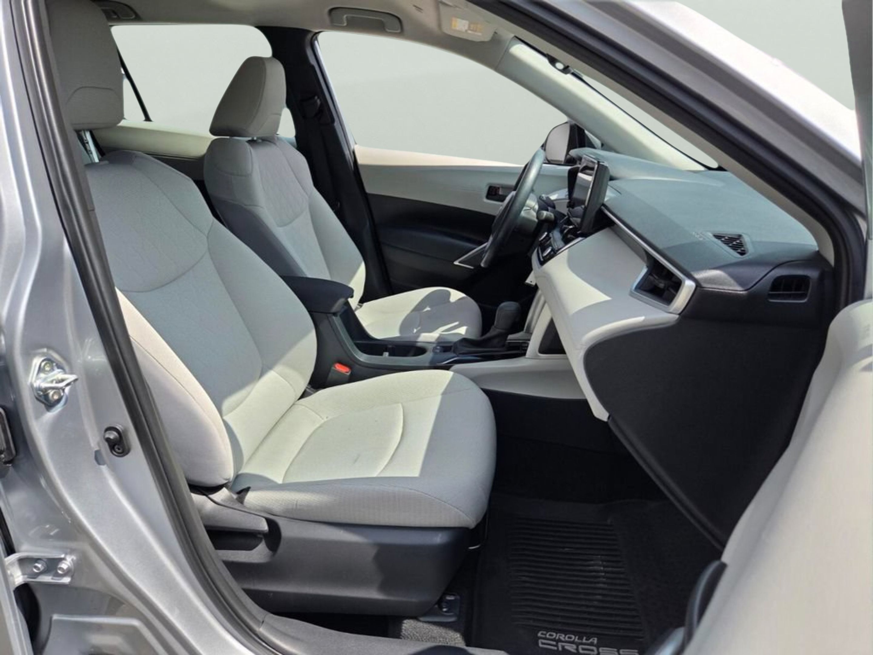 Used 2023 Toyota Corolla Cross L FWD image 18