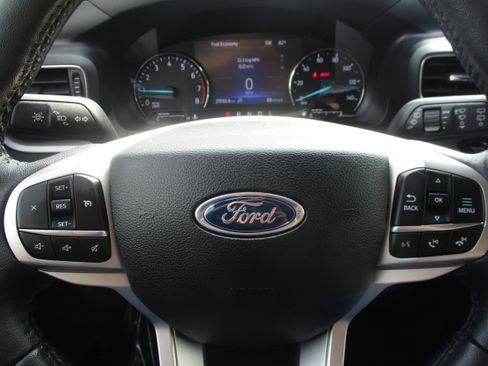 Used 2024 Ford Explorer XLT w/ Equipment Group 202A AWD/4WD image 16