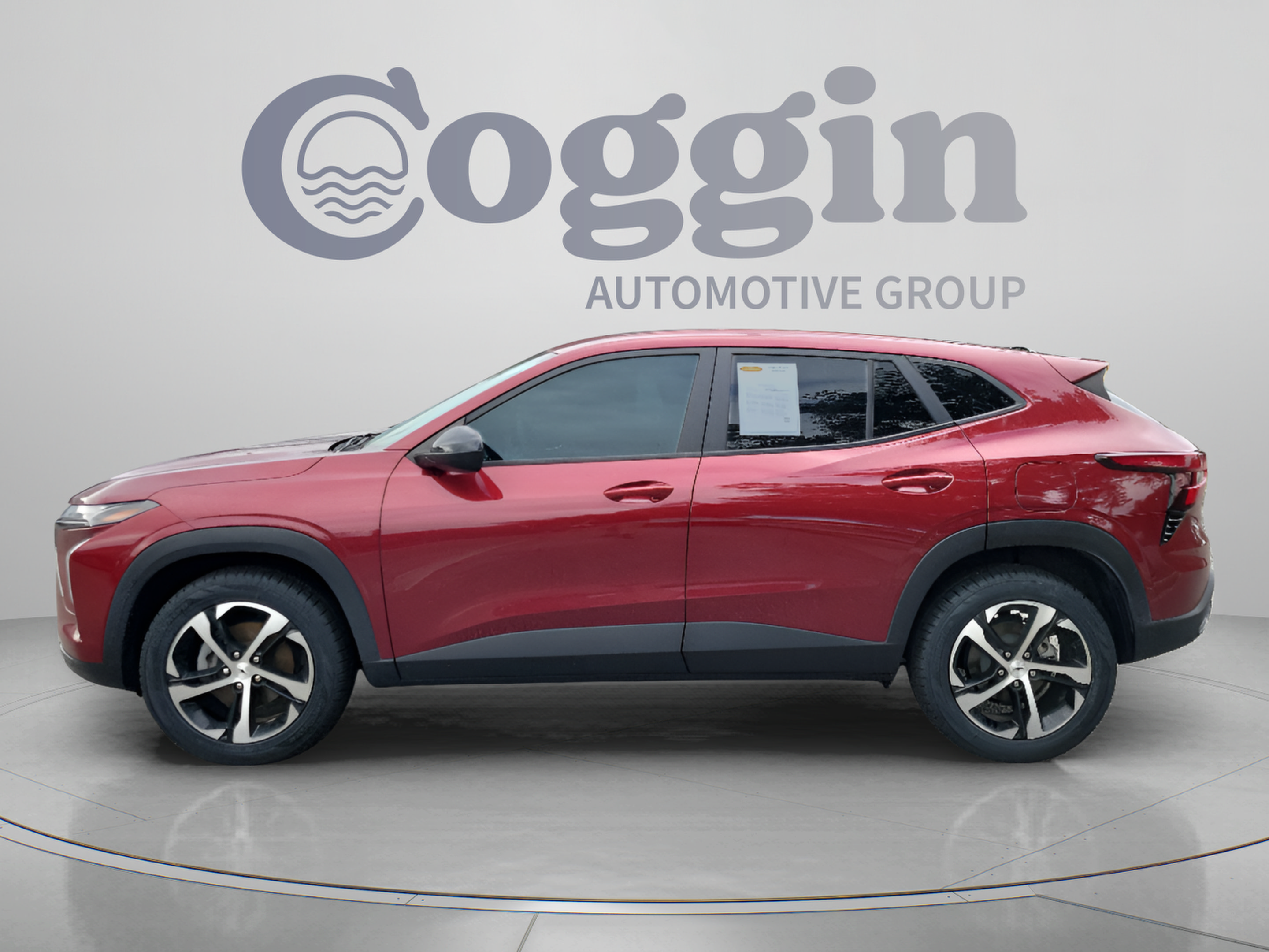 Used 2024 Chevrolet Trax RS w/ Sunroof Package FWD image 2