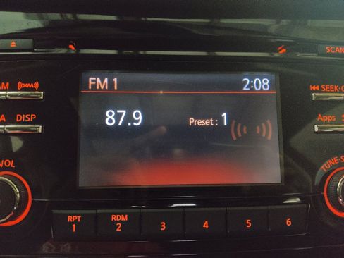 Used 2015 Nissan Rogue SV w/ SV Moonroof Package FWD image 25