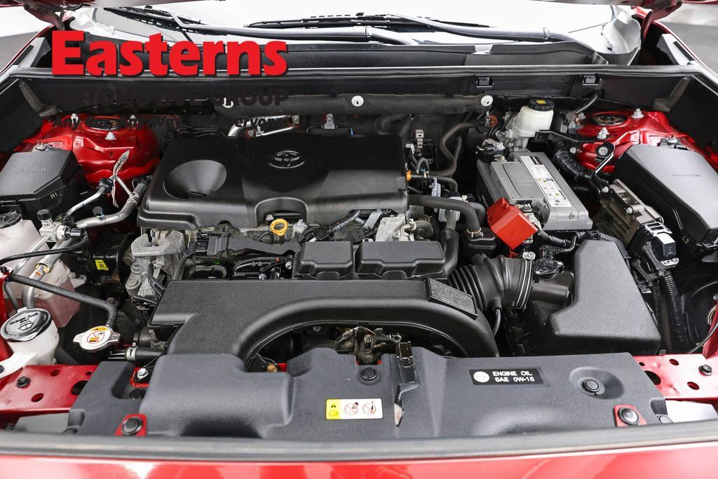 Used 2021 Toyota RAV4 LE AWD/4WD image 7