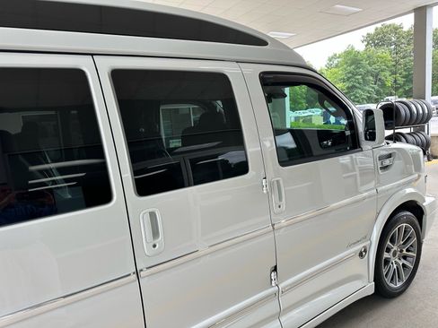 Used 2020 Chevrolet Express 2500 w/ Enhanced Convenience Package RWD image 12