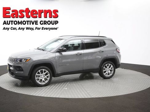 Used 2023 Jeep Compass Latitude AWD/4WD image 56