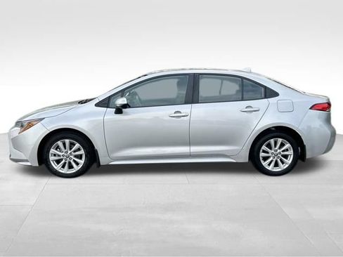 Used 2024 Toyota Corolla LE w/ LE Convenience Package FWD image 2