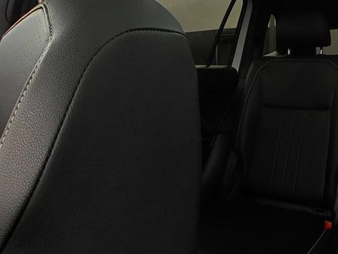 Used 2023 Volkswagen Tiguan SE R-Line AWD/4WD image 9