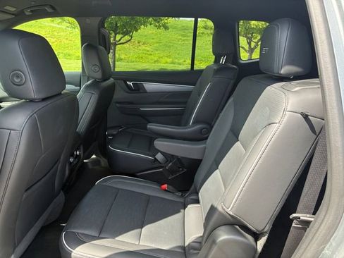 Certified 2025 Buick Enclave Sport Touring AWD/4WD image 17