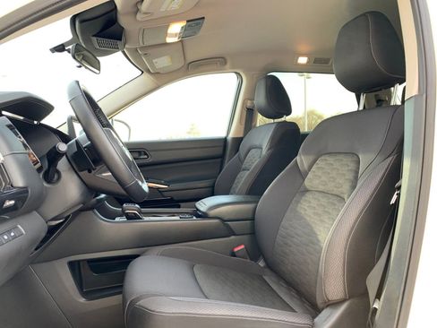 Used 2025 Nissan Pathfinder SV image 27