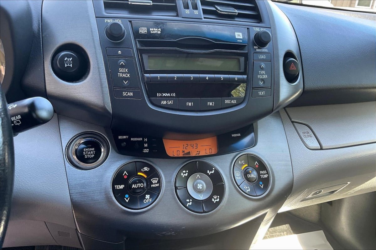 Used 2011 Toyota RAV4 Limited AWD/4WD image 15