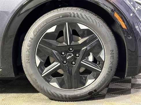 New 2025 Kia EV6 Wind image 10