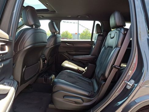 Used 2024 Jeep Grand Cherokee L Altitude AWD/4WD image 10