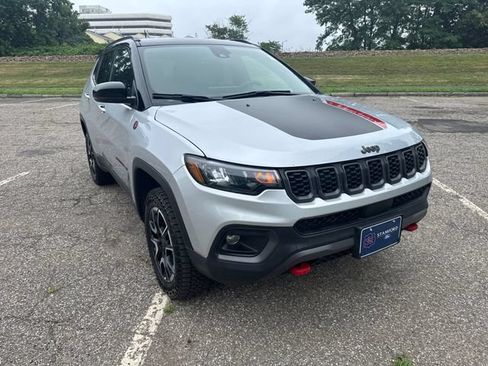 Used 2025 Jeep Compass Trailhawk AWD/4WD image 1