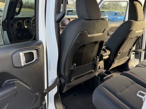 Used 2024 Jeep Wrangler Unlimited Rubicon image 29