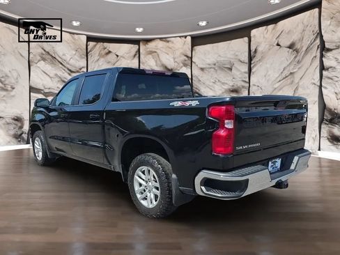 Used 2022 Chevrolet Silverado 1500 LT AWD/4WD image 7