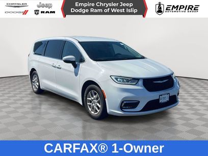 Used 2023 Chrysler Pacifica Touring-L