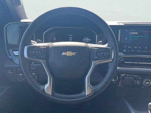 Used 2025 Chevrolet Silverado 1500 LT AWD/4WD image 16