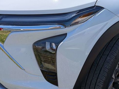 Used 2025 Chevrolet Trax LT w/ LT Convenience Package image 4