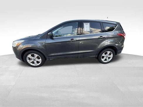 Used 2016 Ford Escape SE FWD image 2