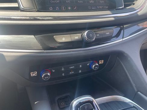Used 2020 Buick Enclave Essence w/ Sport Touring Edition FWD image 17