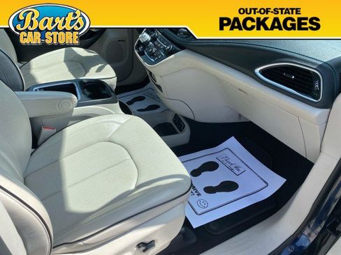 Used 2020 Chrysler Pacifica Limited w/ Advanced Safetytec Group FWD image 22
