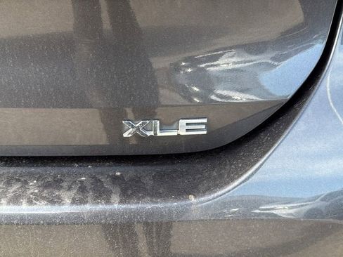 Used 2022 Toyota Highlander XLE FWD image 6