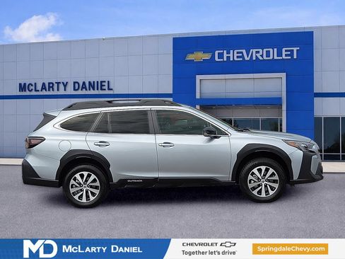 Used 2025 Subaru Outback Premium AWD/4WD image 6