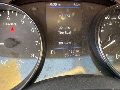 Used 2020 Nissan Rogue SV image 9