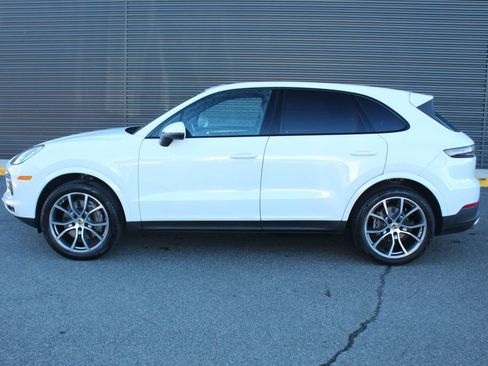 Certified 2022 Porsche Cayenne image 2