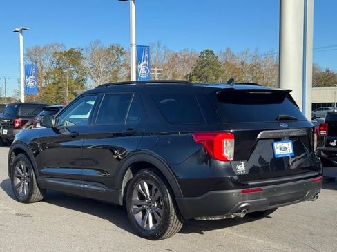Used 2022 Ford Explorer XLT w/ Equipment Group 202A image 3