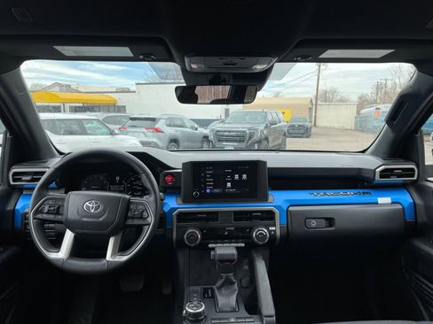 Used 2025 Toyota Tacoma TRD Off-Road image 32