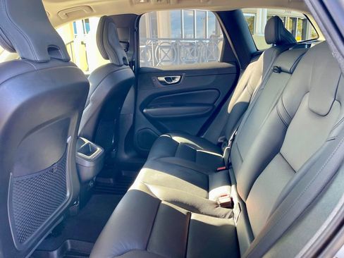 Used 2025 Volvo XC60 B5 Plus image 12