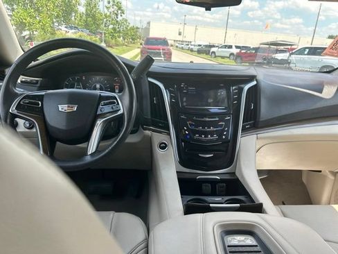 Used 2020 Cadillac Escalade Luxury AWD/4WD image 5