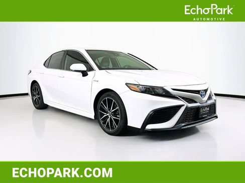 Used 2021 Toyota Camry SE FWD image 1
