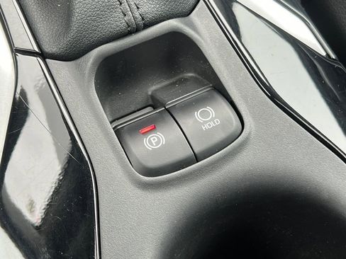 Used 2023 Toyota Corolla Cross XLE w/ Convenience Package AWD/4WD image 27