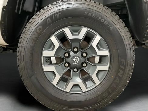 Used 2017 Toyota Tacoma SR w/ Tow Package AWD/4WD image 25