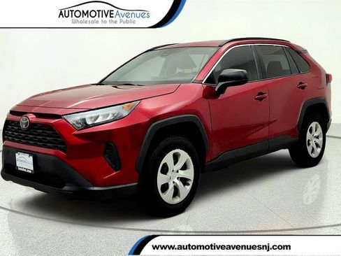 Used 2020 Toyota RAV4 LE FWD image 1
