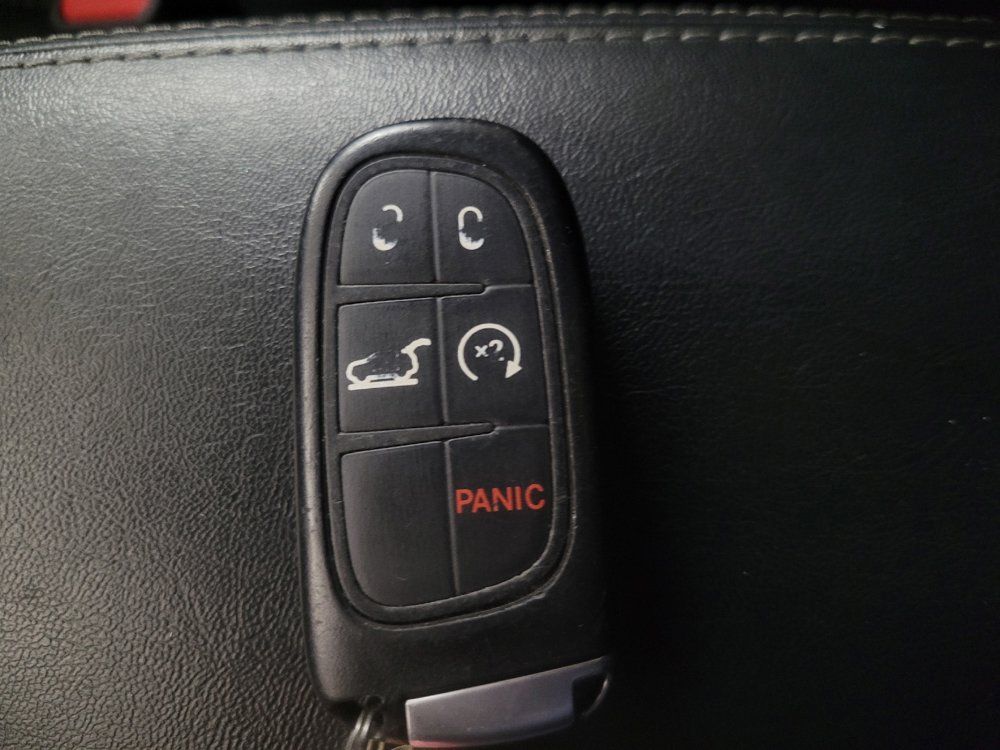 Used 2019 Jeep Cherokee Limited FWD image 32