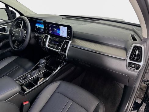 Certified 2023 Kia Sorento SX image 31