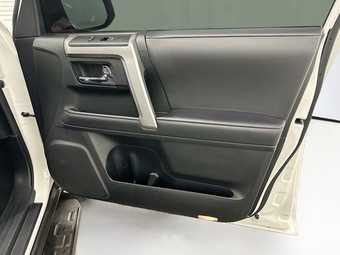 Used 2020 Toyota 4Runner SR5 Premium w/ Moonroof Package AWD/4WD image 34