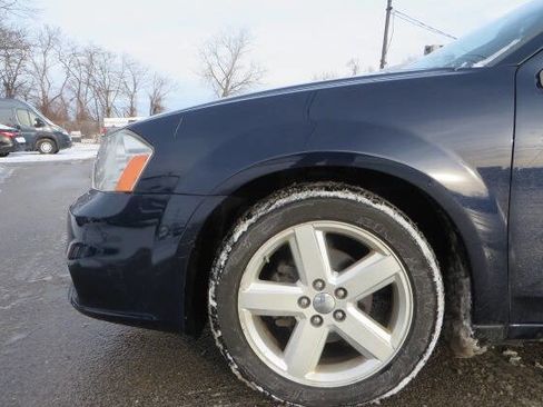 Used 2013 Dodge Avenger SE image 31