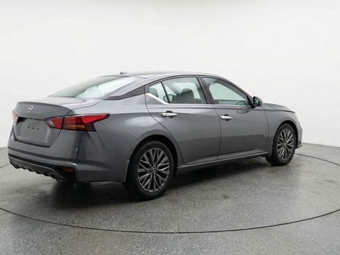 Used 2025 Nissan Altima 2.5 SV image 9