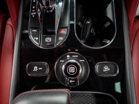 Used 2022 Bentley Bentayga AWD/4WD image 19