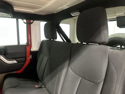Used 2017 Jeep Wrangler Unlimited Sahara w/ Connectivity Group AWD/4WD image 14