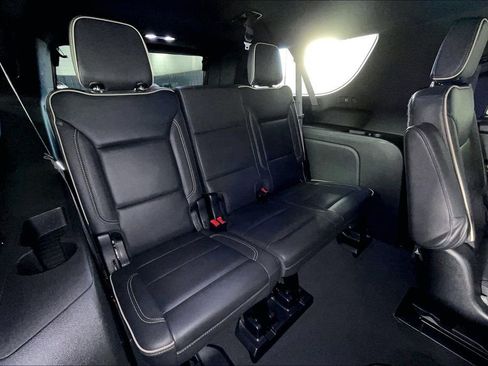 Used 2023 Chevrolet Suburban Premier AWD/4WD image 38