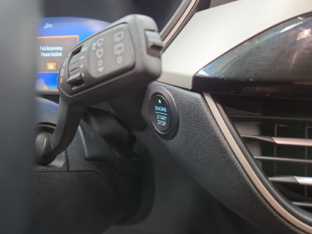 Used 2022 Ford Escape SEL w/ Technology Package AWD/4WD image 17