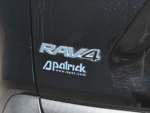 Used 2021 Toyota RAV4 LE w/ Carpet Mat Package (TMS) AWD/4WD image 30