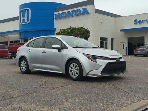 Used 2022 Toyota Corolla L FWD image 2