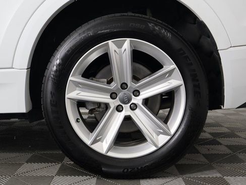 Used 2019 Audi Q8 Premium image 17