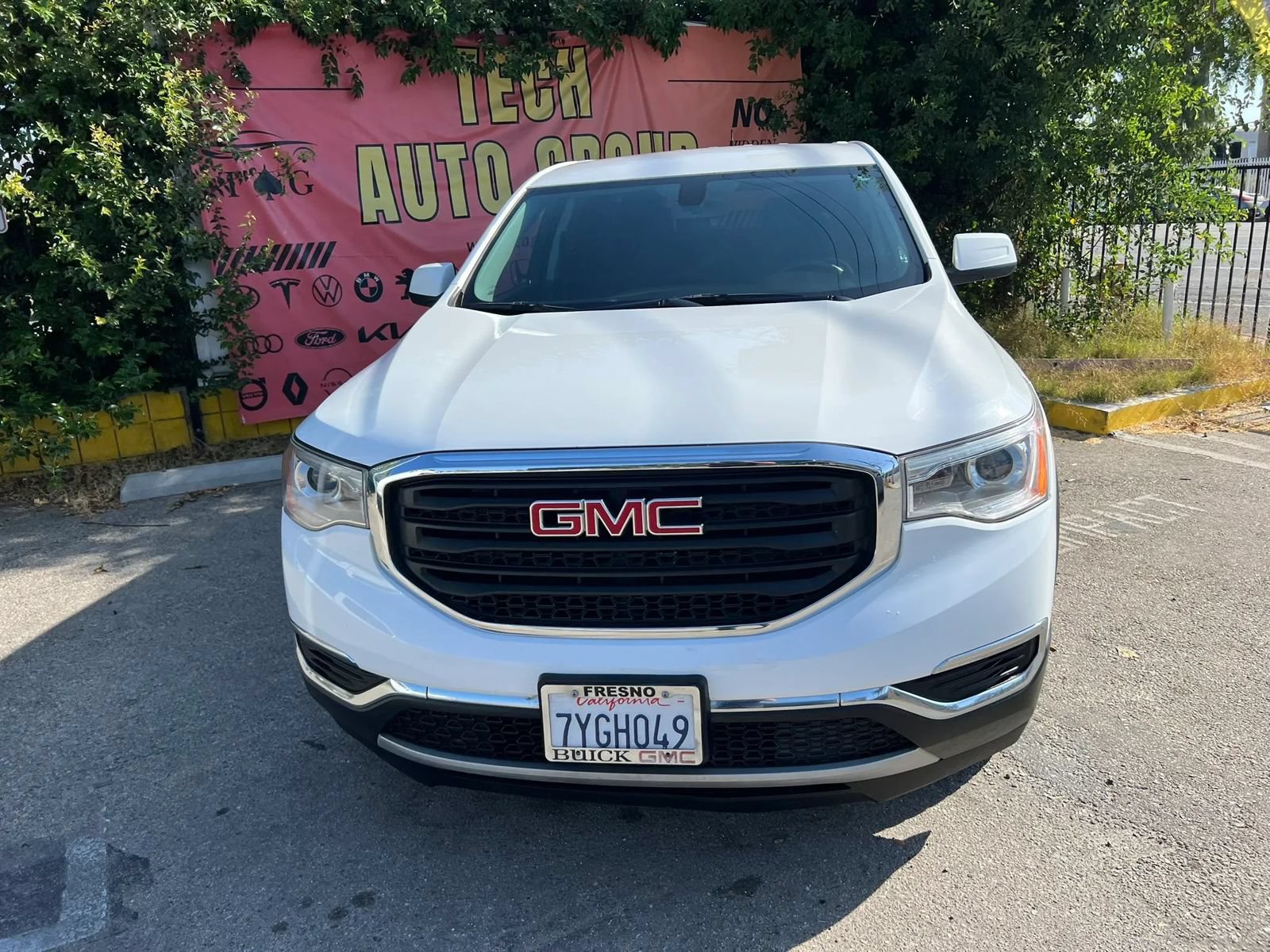 Used 2017 GMC Acadia SLE FWD image 2